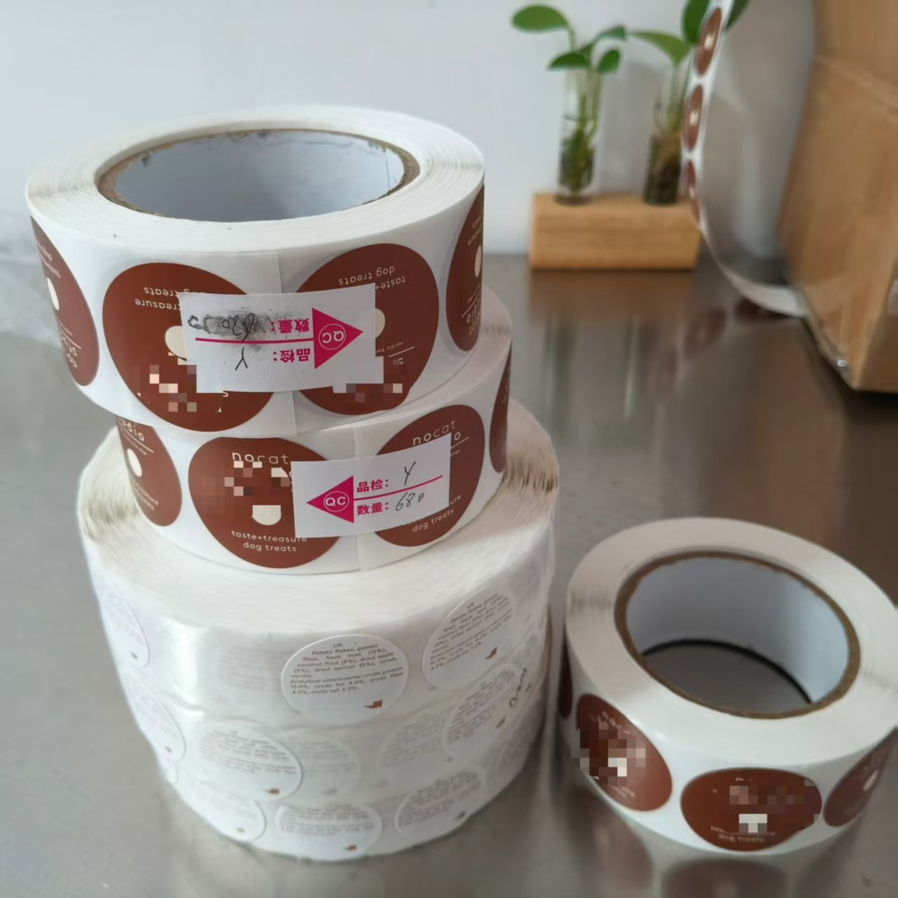 JOJO பேக், டேனிஷ் வாடிக்கையாளருக்கு ஸ்டிக்கர்களை உபசரிக்கும் தனிப்பயன் நாய்களின் ஏற்றுமதியைத் தயாரிக்கிறது