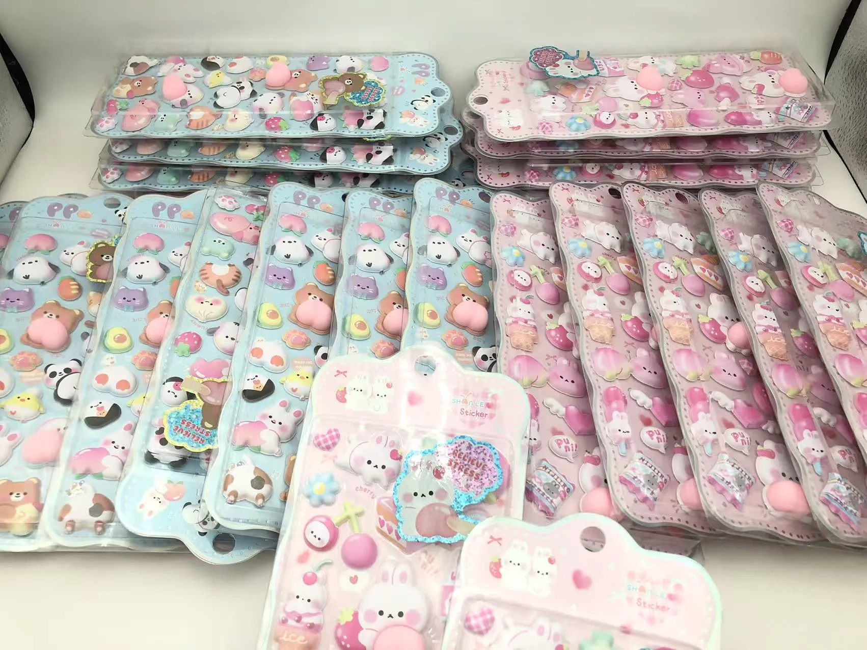 இன்று JOJO பேக்கிலிருந்து மன அழுத்த நிவாரண ஸ்டிக்கர்களின் சிறந்த செய்தி!