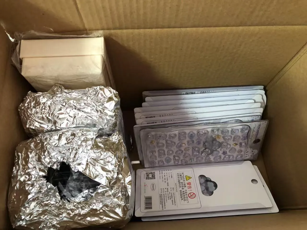 JOJO பேக்கின் 3D பொறிக்கப்பட்ட எபோக்சி ஸ்டிக்கர்கள்