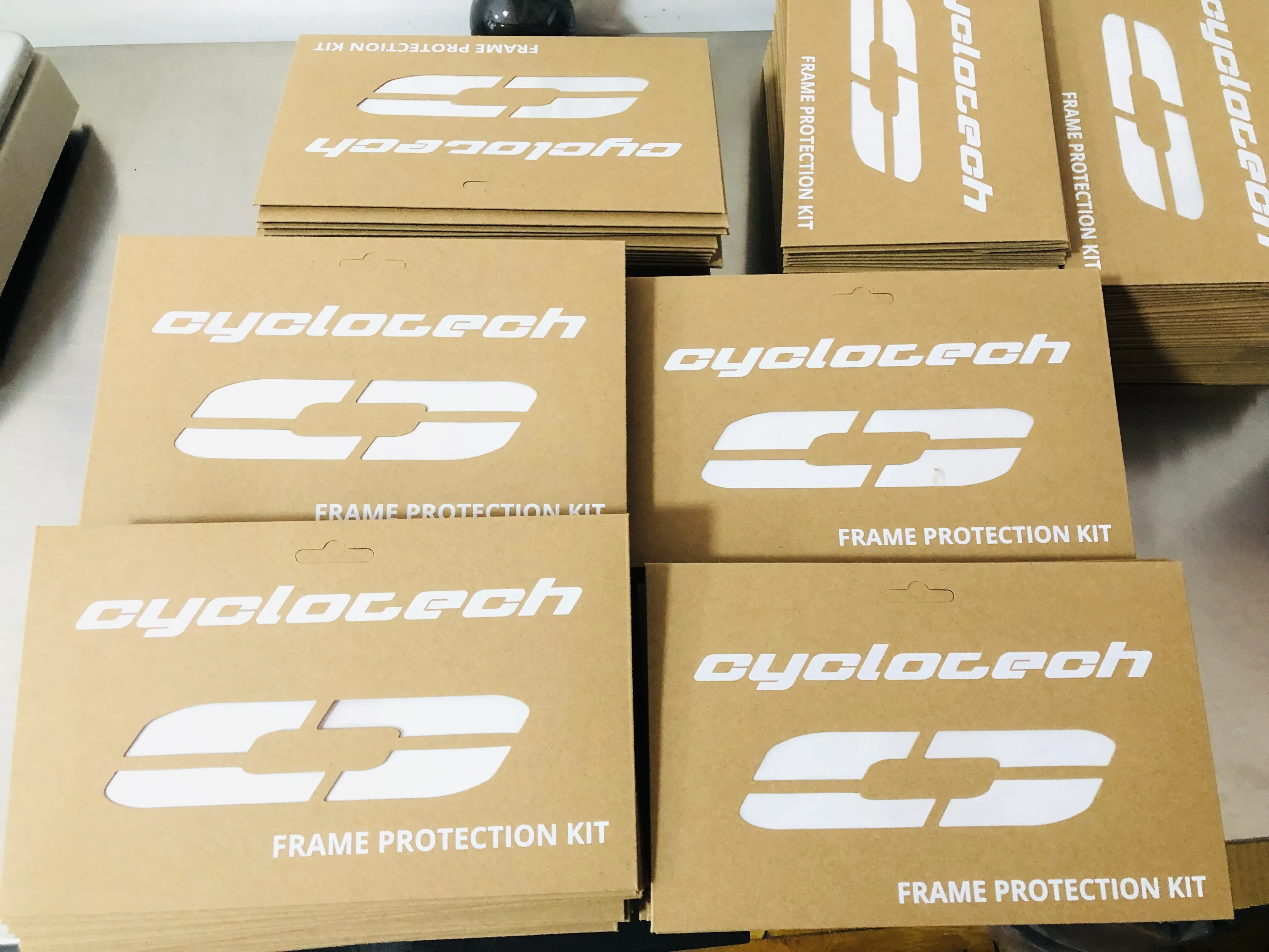 பைக் பிரேம் ஸ்டிக்கர்கள் இப்போது நெதர்லாந்திற்கு அனுப்பப்படுகின்றன