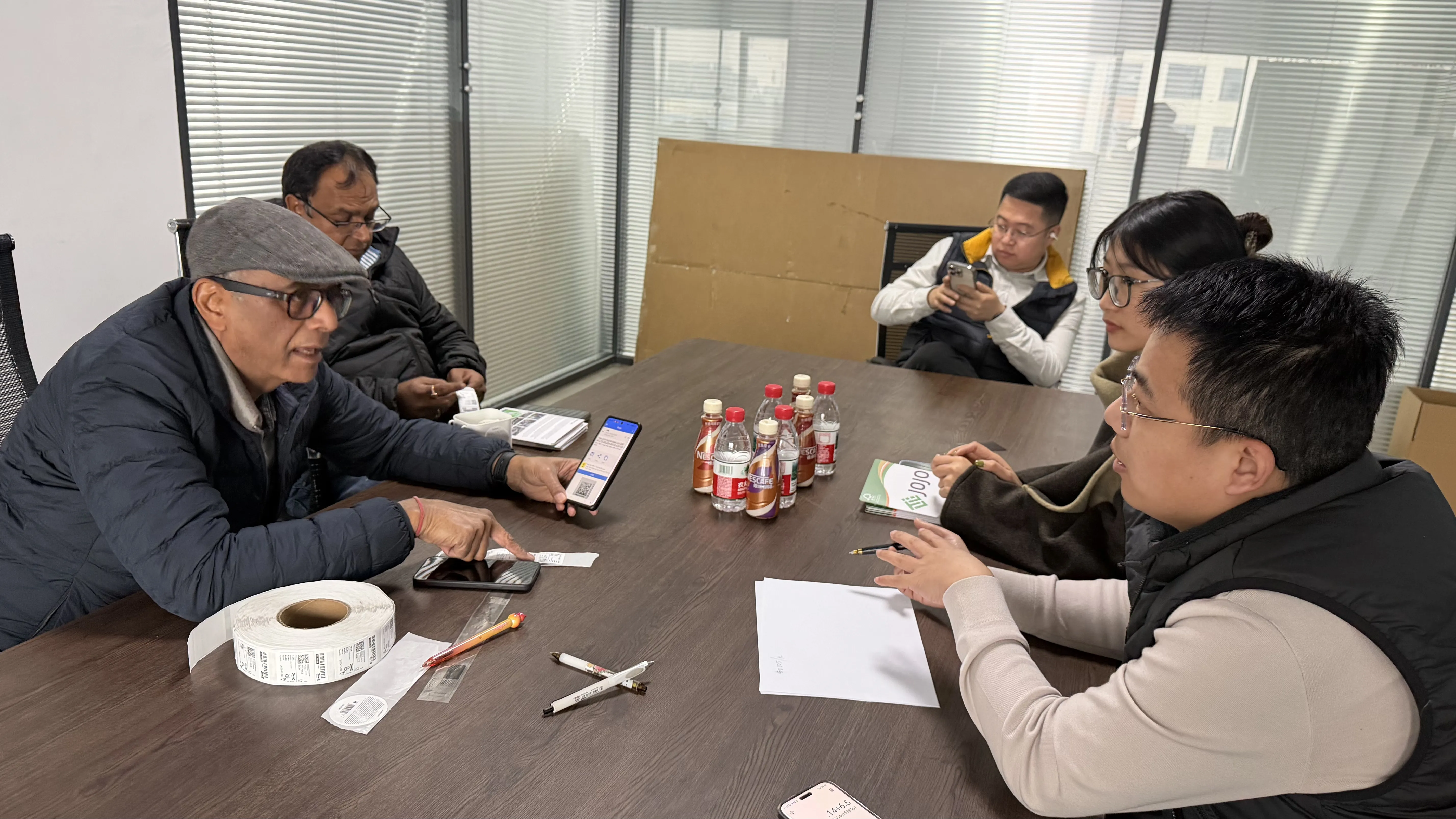 எங்கள் தொழிற்சாலைக்கு வருகை தரும் வாடிக்கையாளர்களை அன்புடன் வரவேற்கிறோம்